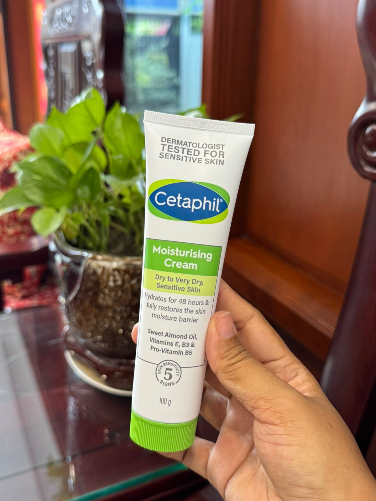 
                  
                    Cetaphil Moisturising Cream - 100g
                  
                