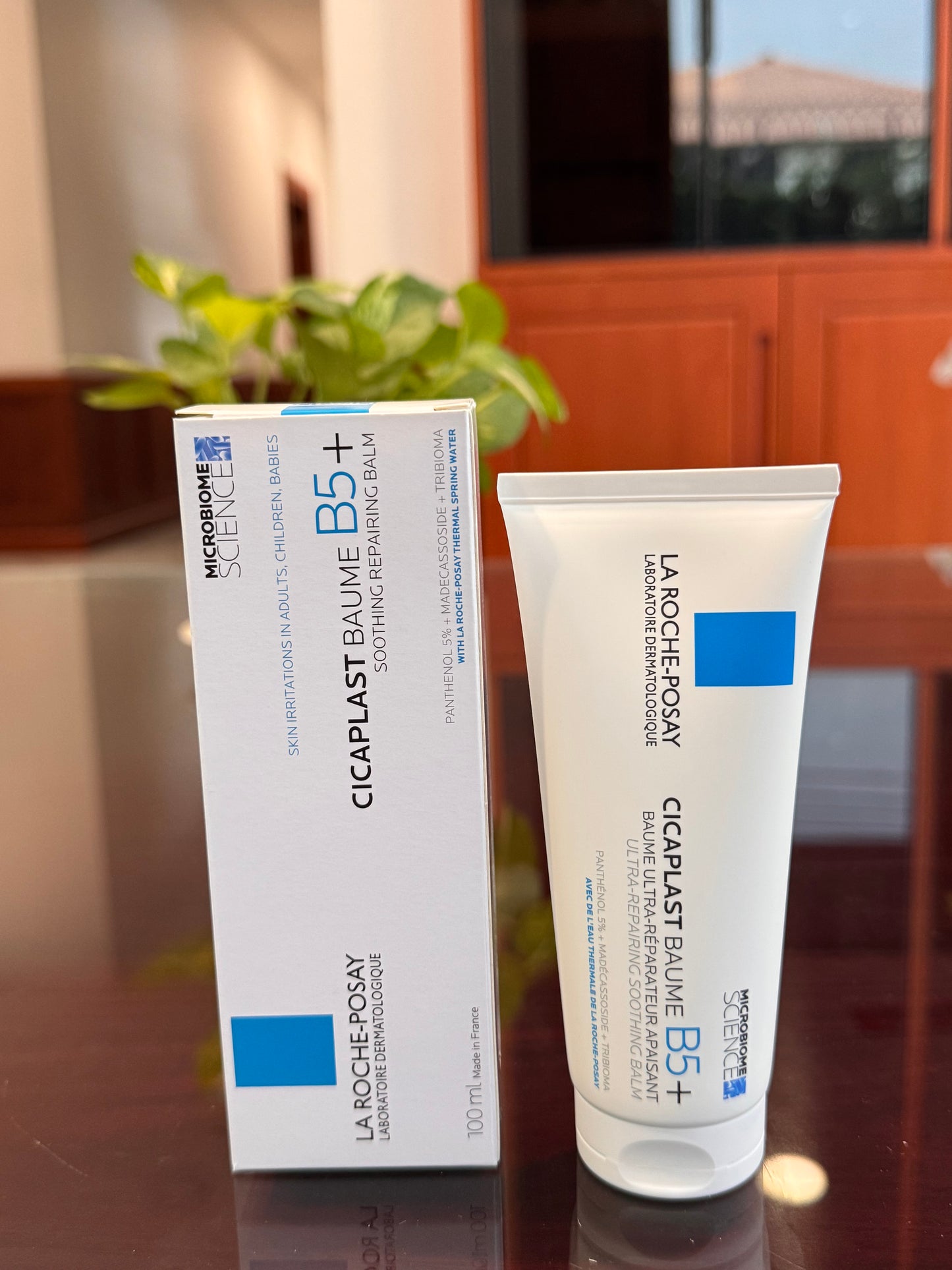 
                  
                    La Roche- Posay B5+ Balm 100ml
                  
                