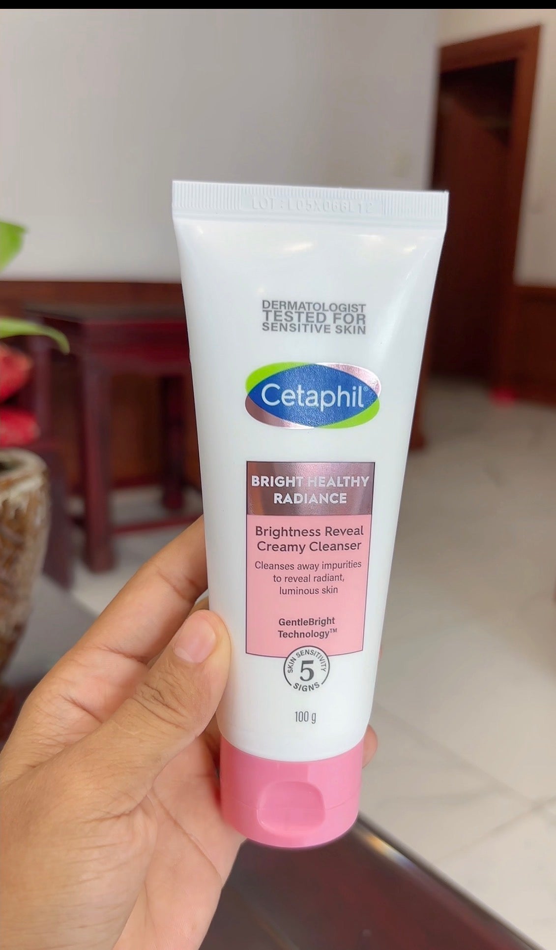 
                  
                    Cetaphil Brightness Reveal Creamy Cleanser 100g
                  
                