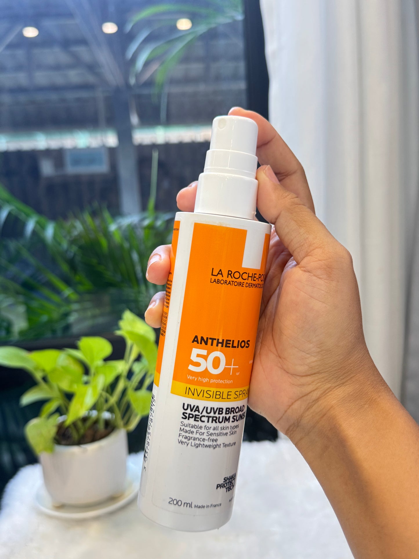
                  
                    La Roche Posay Spray - 200ml
                  
                