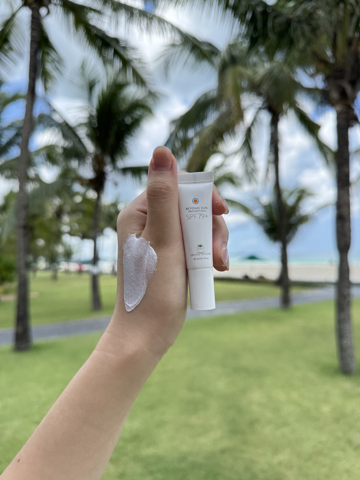 
                  
                    Crystal tomato Beyond Sun Protection SPF 79+
                  
                