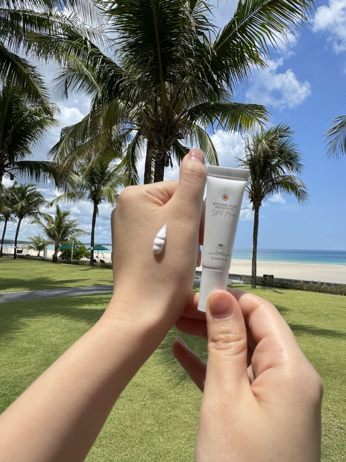 
                  
                    Crystal tomato Beyond Sun Protection SPF 79+
                  
                