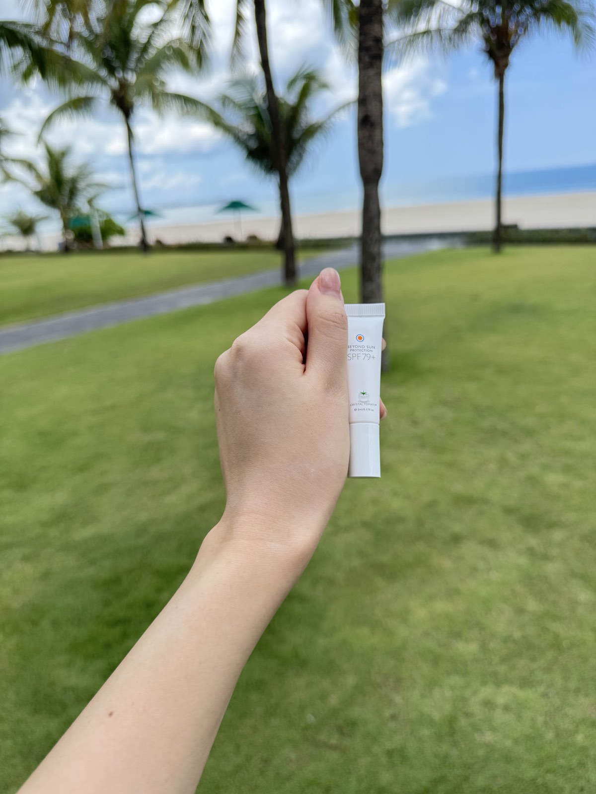 
                  
                    Crystal tomato Beyond Sun Protection SPF 79+
                  
                